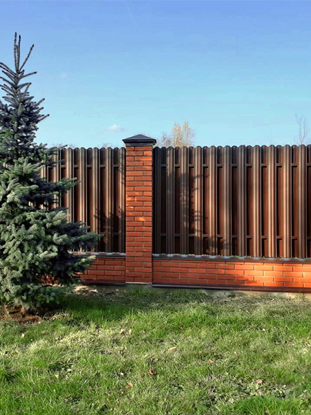 Монтаж штакетника | Металлик и Ко — производитель изделий из ...